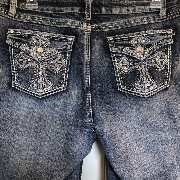 Cato Woman Crop Capri Embellished Rhinestone Cross 5 Pocket sz 18W Blue Whiskers - Picture 13 of 13